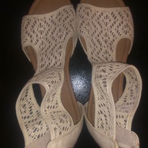 American Eagle Sandals